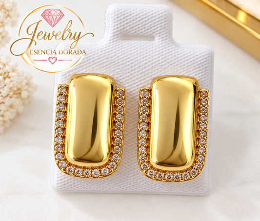 Aretes plain en estilo chapas con borde de circonia